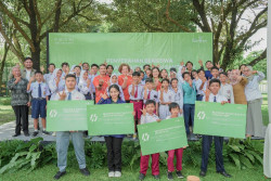 TWC Salurkan Beasiswa Bhakti Budaya dan Santunan bagi 45 Ibu Tunggal serta 100 Anak Yatim Piatu