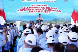Menteri Nusron Dampingi Presiden Prabowo Resmikan 80.000 Koperasi Desa Merah Putih