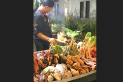 Barberque Lovers All-You-Can-Eat dengan Lebih dari 50 Jenis Makanan Hanya Ada di The Phoenix Hotel Yogyakarta