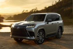 Lexus Kenalkan Model Flagship LX 700h dan LC 500h di GIIAS 2025