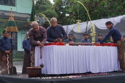 Pemkot Jogja Menggelar Jamasan untuk Tombak Kyai Wijaya Mukti