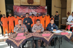 Polisi Tangkap 11 Orang Tersangka Spesialis Pencurian Toko Modern di Gunungkidul