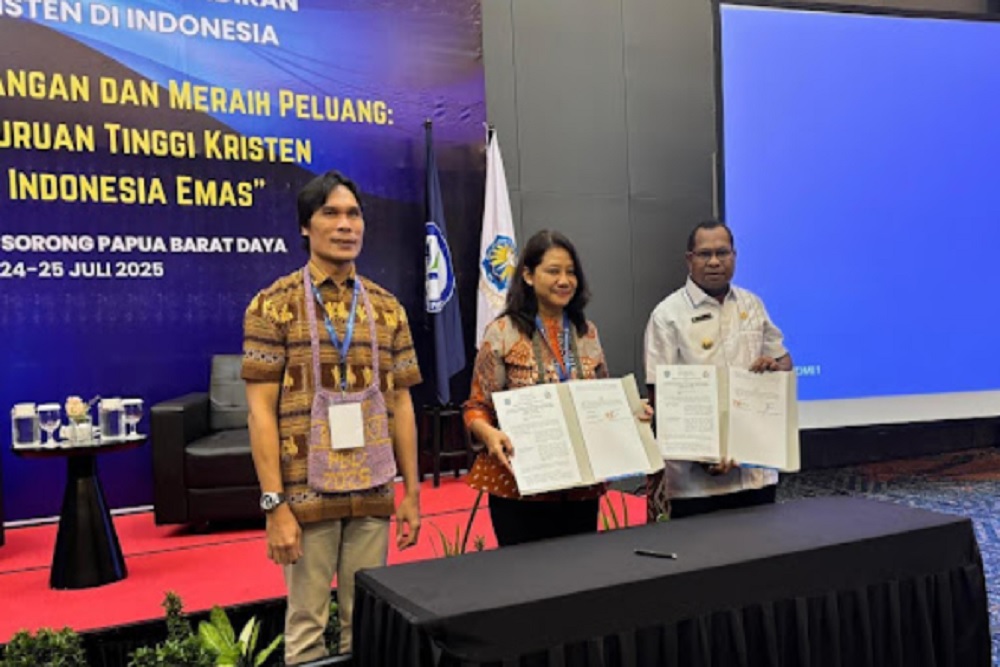 UKDW dan Pemda Kabupaten Raja Ampat Teken MoU untuk Penguatan Pembangunan Daerah