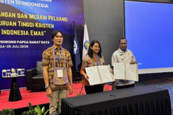UKDW dan Pemda Kabupaten Raja Ampat Teken MoU untuk Penguatan Pembangunan Daerah