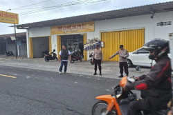 Teror di Jalan Pakem-Cangkringan: Mobil Berisi 6 WNA Prancis Dipepet 2 Pemotor Misterius dan Kaca Spion Dirusak