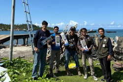 Mahasiswa UGM Berjuang Terangi Kegelapan Malam Soligi di Pulau Obi