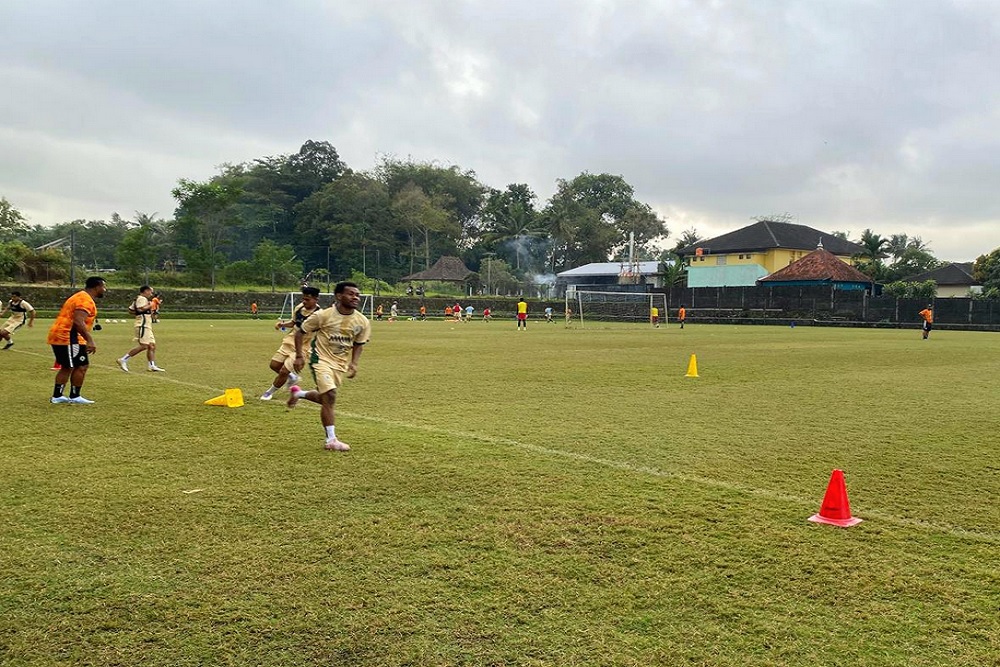 Dirtek PSS Pieter Huistra Pasang GPS di Tubuh Pemain Saat Latihan, Lacak Topspeed hingga Heatmap Pemain