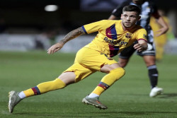 Alat Kelamin Eks Pemain Barcelona Ini Digigit Anjing dan Harus Jalani Operasi