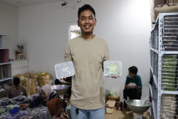 Inspiratif! Pemuda Kulonprogo Sulap Pisang Jadi Kripik Varian Rasa, Omzetnya Dua Digit