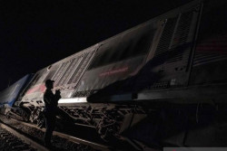 Kereta Anjlok: Ratusan Penumpang KA Argo Bromo Tertahan di Stasiun Tegal, 13 Bus Dikerahkan