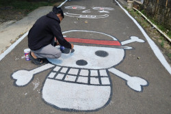 Viral Ramai-ramai Kibarkan Bendera One Piece, Warga Semarang Melukisnya di Jalanan