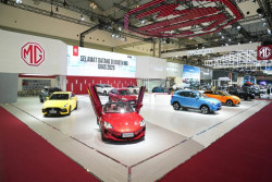 Morris Garage Pamer Kendaraan Litrik Murni S5 EV dan New ZS