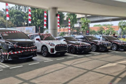 Kejagung Sita Uang dan Mobil Mewah Milik Riza Chalid