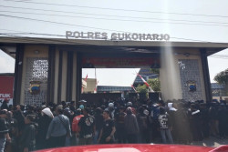 Massa PSHT Geruduk Polres Sukoharjo, Pertanyakan Kasus Pembacokan