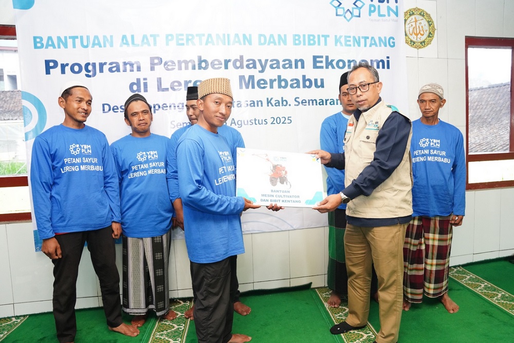 PLN bersama YBM Salurkan Bantuan Alat dan Bibit Pertanian