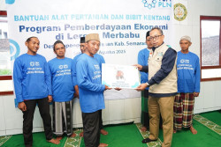 PLN bersama YBM Salurkan Bantuan Alat dan Bibit Pertanian