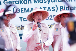 Menteri Nusron Nilai Pemasangan Patok Bisa Tandai Batas Tanah APL dengan Non-APL