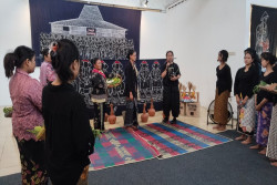Tak Sekadar Pakaian, Batik Bisa Jadi Alat Perlawanan