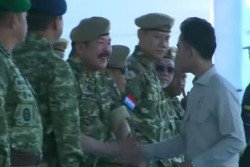 Gibran Terlihat Tak Salami AHY, Cak Imin, hingga Zulhas di Upacara Gelar Militer di Batujajar