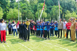 Sambut Hari Kemerdekaan, Pemkab Gelar Lomba Terompah Panjang