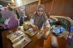 Mahasiswa UGM Ubah Tanaman Liar Jadi Teh Kemasan untuk Oleh-Oleh Wisatawan