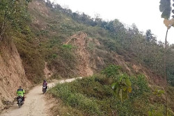 Terkena Longsor Sejak 2023, Jalan Kabupaten di Gedangsari Gunungkidul Belum Diperbaiki