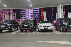 Kejagung Sita 4 Mobil Milik Riza Chalid