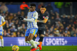 Dipertahankan Brighton, MU Berhenti Mengejar Carlos Baleba