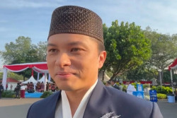 Pakai Baju Adat, Nicolas Saputra Hadiri Upacara 17 Agustus di Istana Negara