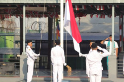 Narapidana Terorisme Kibarkan Bendera Merah Putih pada Upacara HUT ke-80 RI di Lapas Cipinang