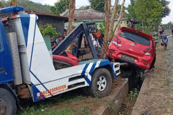Korban Jiwa Kecelakaan Kereta Vs Mobil di Wonogiri Bertambah jadi 2 Orang