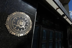 FBI Gerebek Rumah Mantan Penasihat Trump
