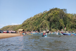 Penyeberangan ke Pulau Gumuk Pasir Pantai Baron Ditarif Rp10 Ribu