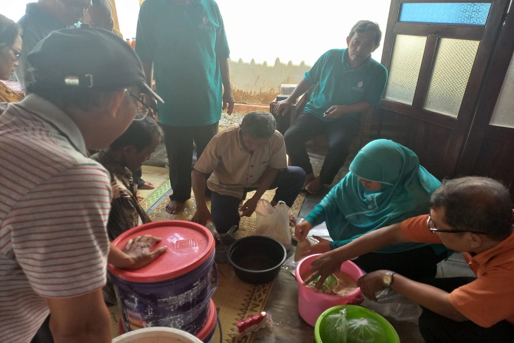 Warga Dilatih Kembangkan Peternakan Ayam Aka Raja