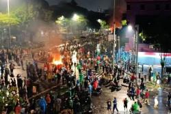 Ribuan Massa dan Ojol Kepung Kawasan Mako Brimob Kwitang hingga Dini Hari
