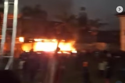 Demonstrasi Rusuh, Markas Polda DIY Dibakar
