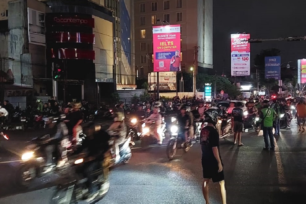 Massa Masih Bertahan di Sekitar Polda DIY, Arus Lalu Lintas ke Arah Timur Dialihkan