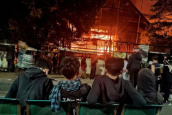 Massa Bakar Gedung DPRD Kota Makassar, 3 Orang Tewas