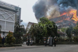 Gedung DPRD NTB Dibakar Massa, Dokumen dan Aset Ludes