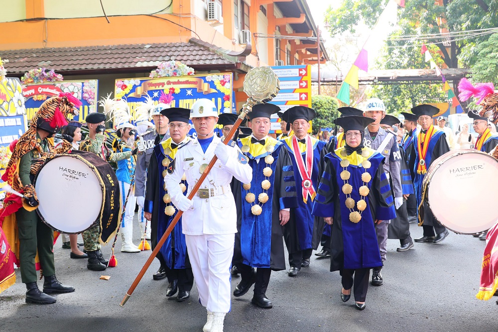 Menteri Nusron Mewisuda  624 Taruna STPN