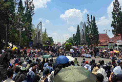 Anggaran Pendidikan Sampai Tunjangan Anggota DPR Picu Demo di Bundaran UGM