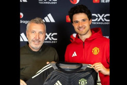 Manchester United Datangkan Kiper Anyar Senne Lammens