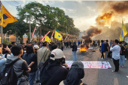 Gelar Aksi di Pertigaan UIN Jogja, PMII DIY Sampaikan 11 Tuntutan