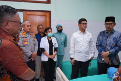 Kompolnas Datangi RSUP Dr Sardjito, Jenguk Polisi Terluka