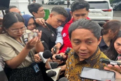 Main Domino Bareng Aziz Wellang, Raja Juli Minta Maaf ke Prabowo dan Masyarakat