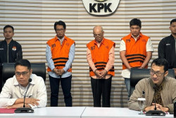KPK Tahan 3 Tersangka Korupsi Pengadaan Katalis Pertamina