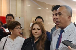 Diperiksa KPK, Lisa Mariana Akui Terima Uang dari Ridwan Kamil