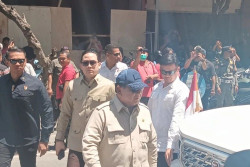 Tinjau Dampak Bencana, Prabowo Kunjungi Korban Banjir Bali