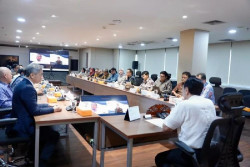 Respons 7 Desakan Darurat Ekonomi, Luhut Temui Aliansi Ekonom