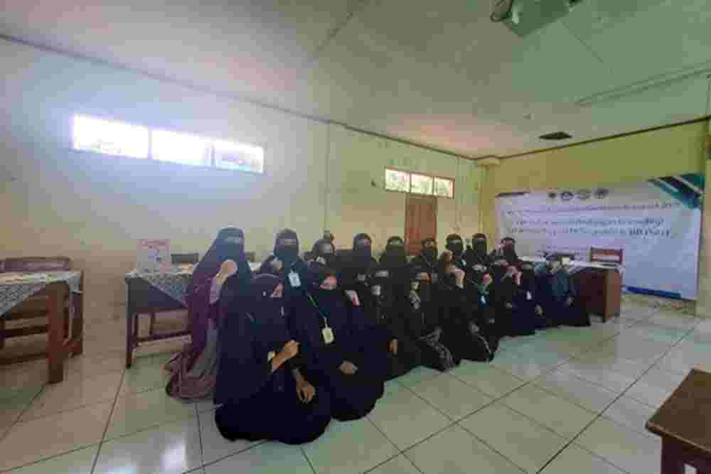 Pelatihan Kader Santri Sehat di Pesantren Bin Baz Putri: Wujud Kemandirian Kesehatan Berbasis Peer Support